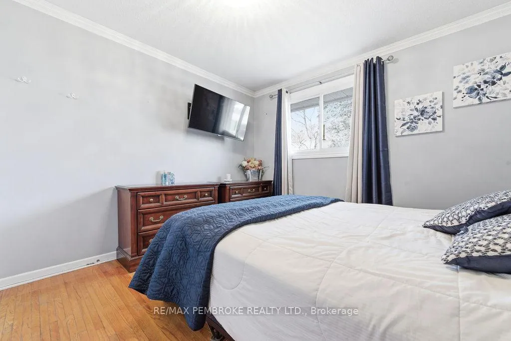 Photo 25 of 70 Selkirk Street, Petawawa — HOMEH