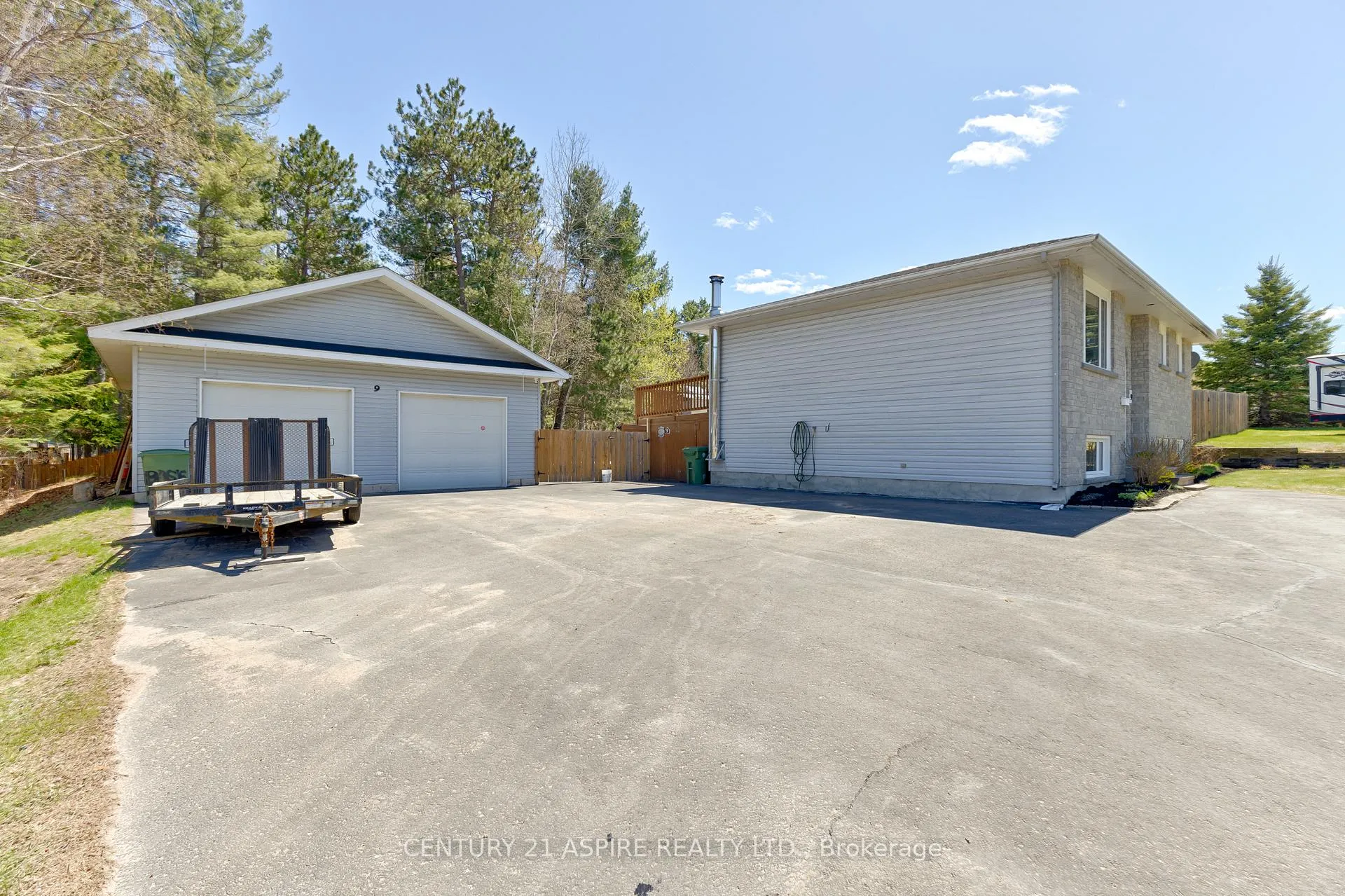 Photo 3 of 9 Jamie Crescent, Petawawa — HOMEH
