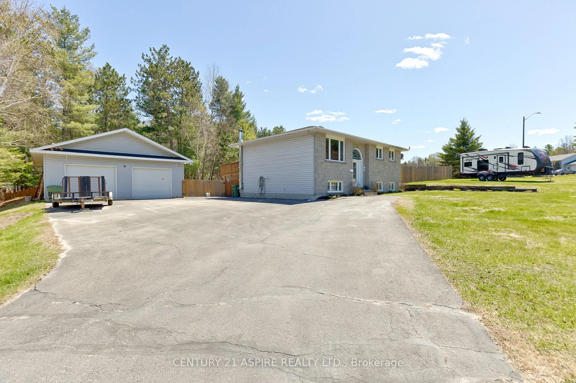 Photo 4 of 9 Jamie Crescent, Petawawa — HOMEH
