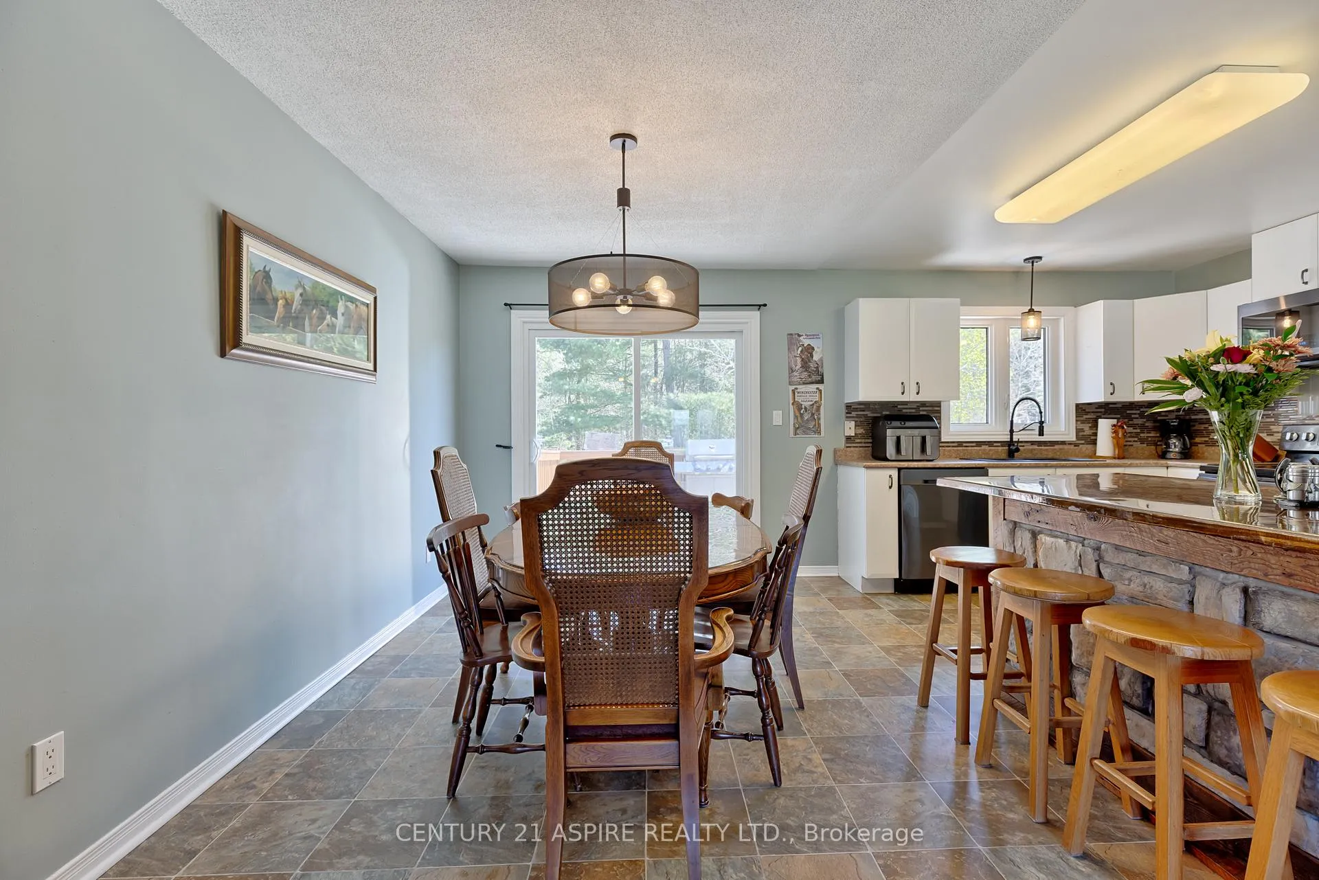 Photo 10 of 9 Jamie Crescent, Petawawa — HOMEH