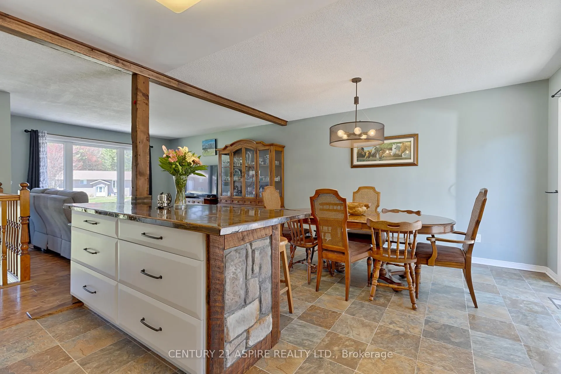 Photo 12 of 9 Jamie Crescent, Petawawa — HOMEH