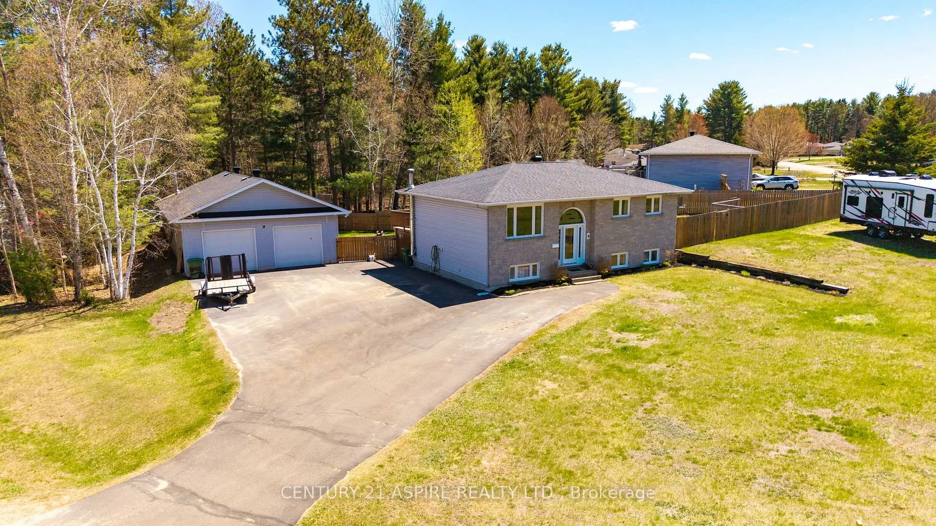 Photo 40 of 9 Jamie Crescent, Petawawa — HOMEH