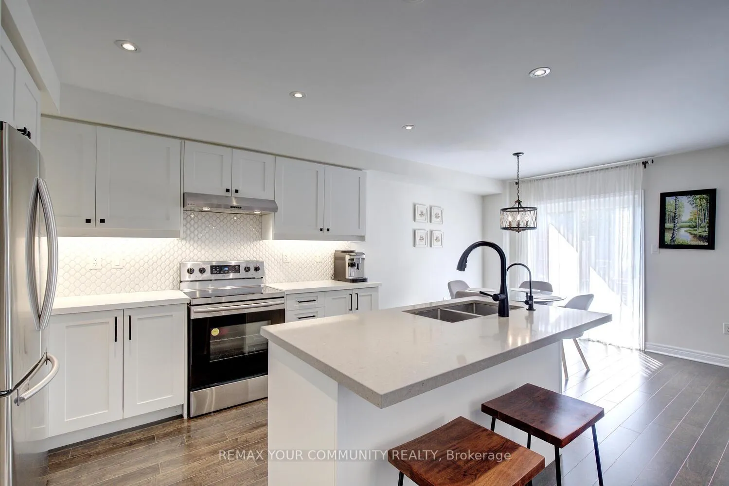 Photo 6 of 32 Black Maple Crescent, Vaughan, Patterson — HOMEH