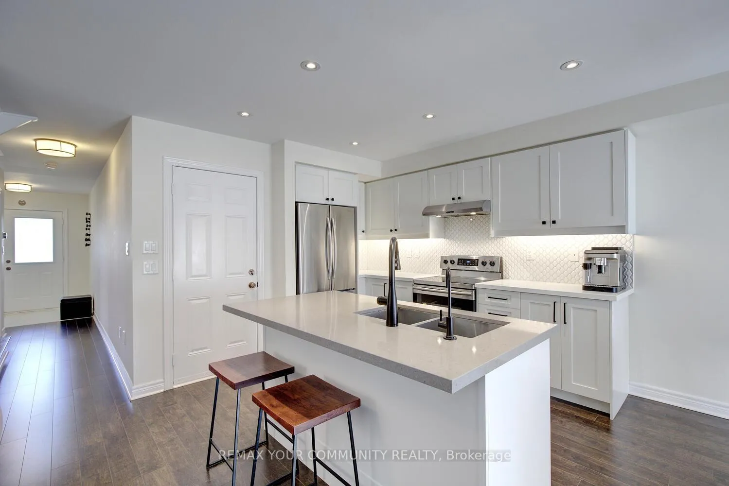 Photo 7 of 32 Black Maple Crescent, Vaughan, Patterson — HOMEH