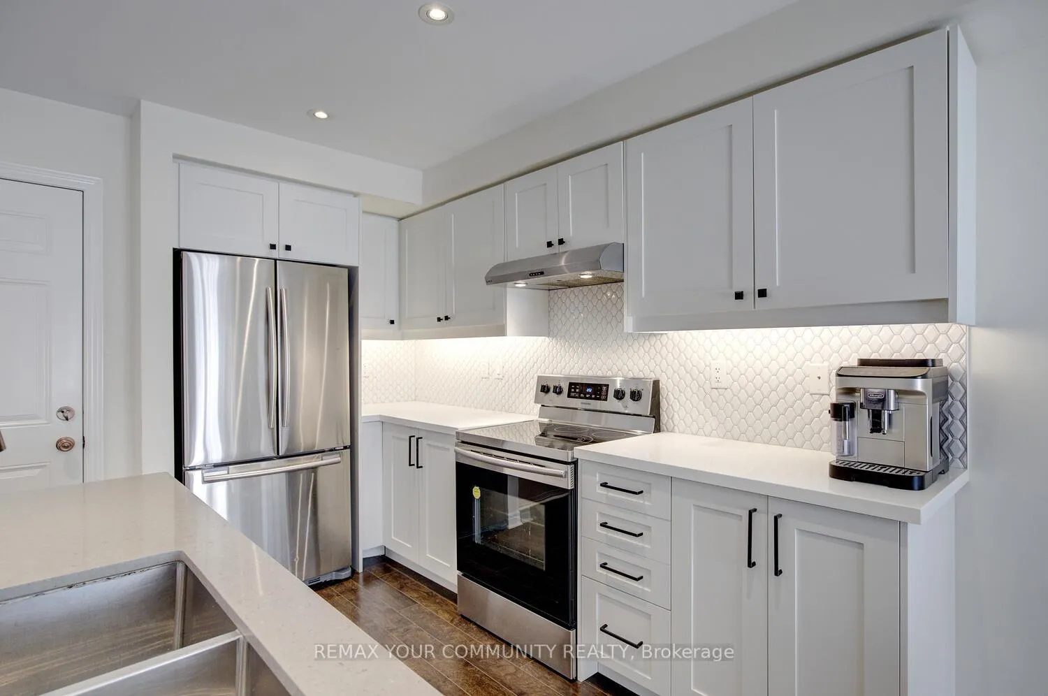 Photo 9 of 32 Black Maple Crescent, Vaughan, Patterson — HOMEH