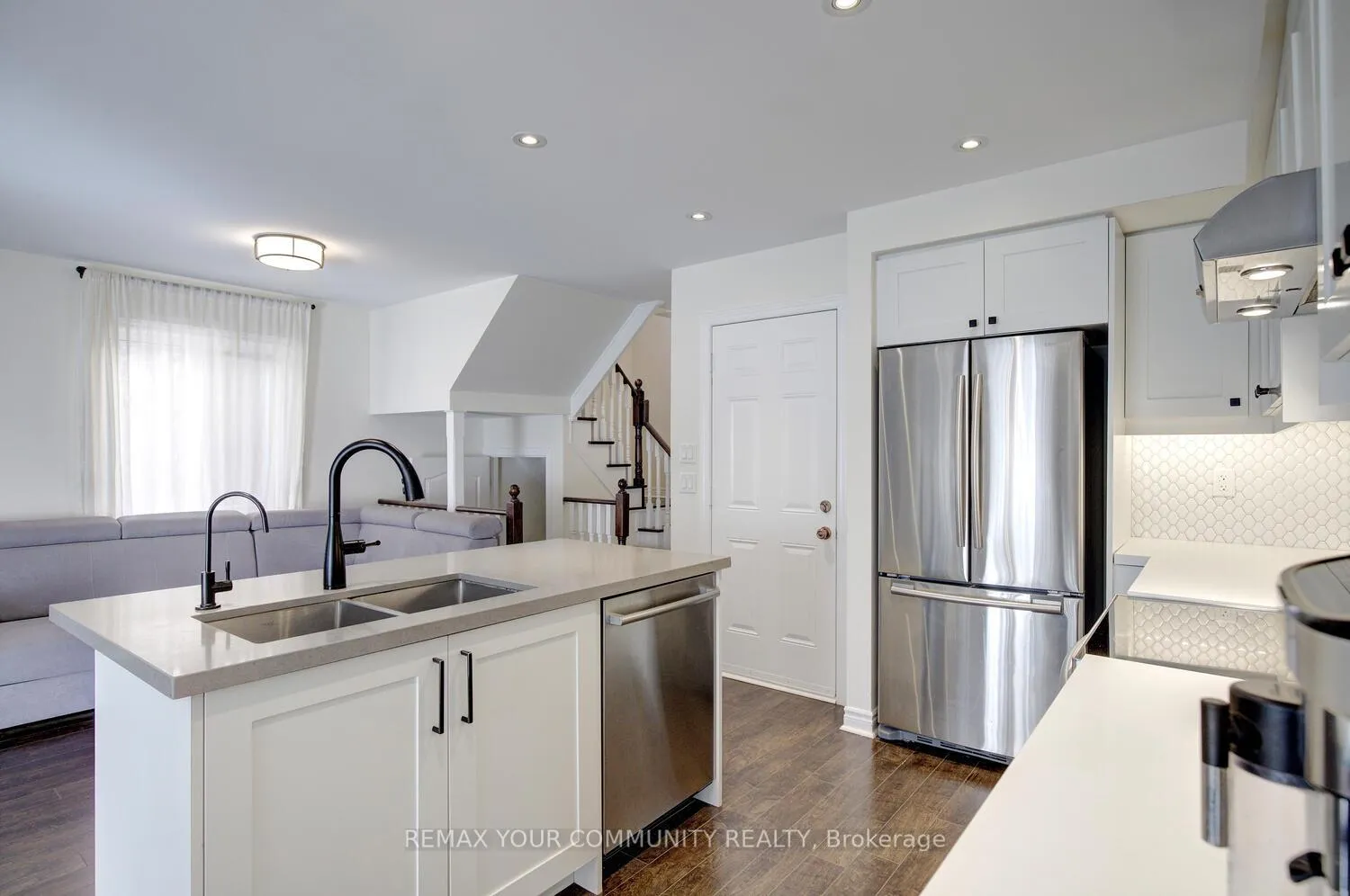 Photo 10 of 32 Black Maple Crescent, Vaughan, Patterson — HOMEH