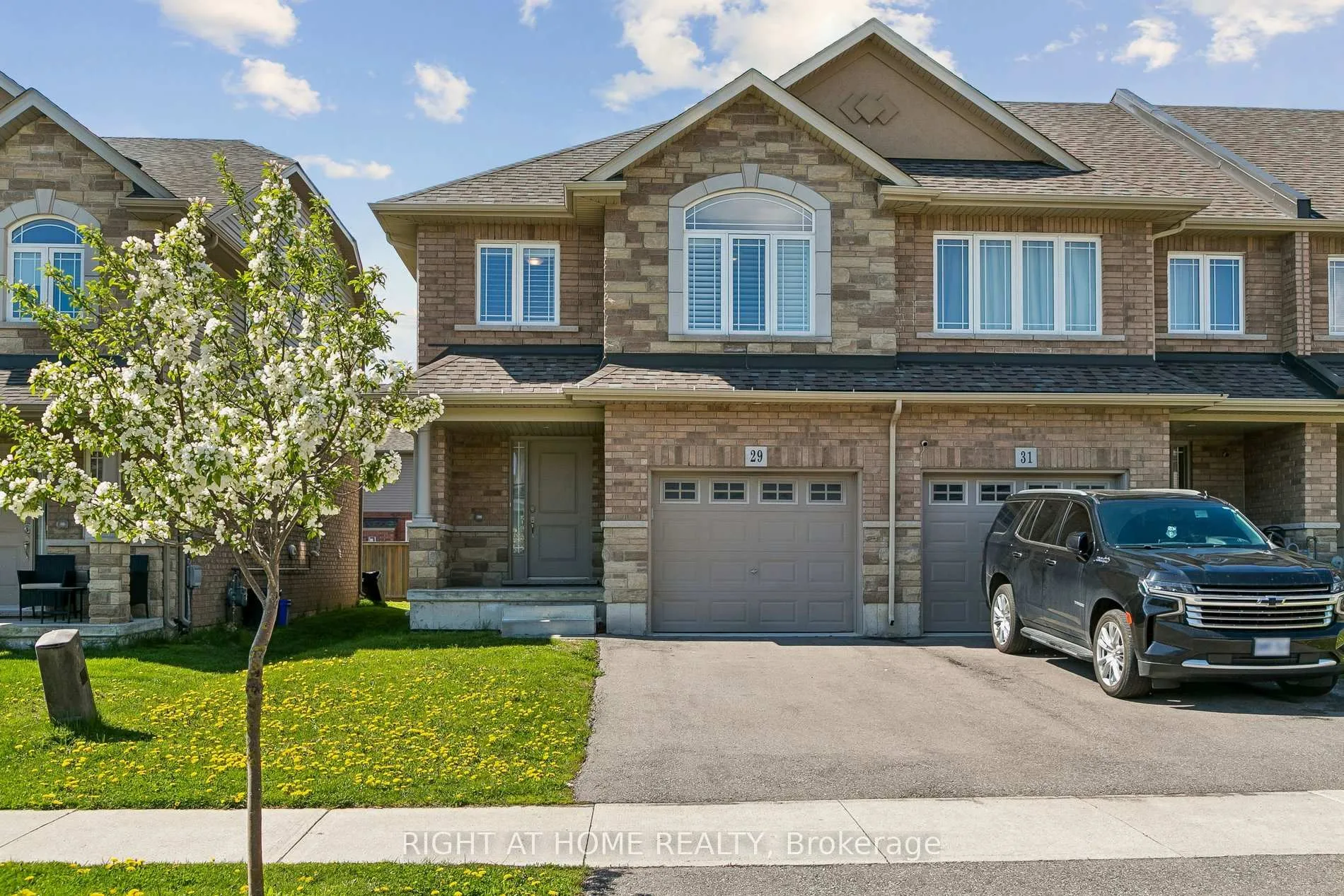 Photo 2 of 29 Bethune Avenue, Hamilton, Rural Glanbrook — HOMEH