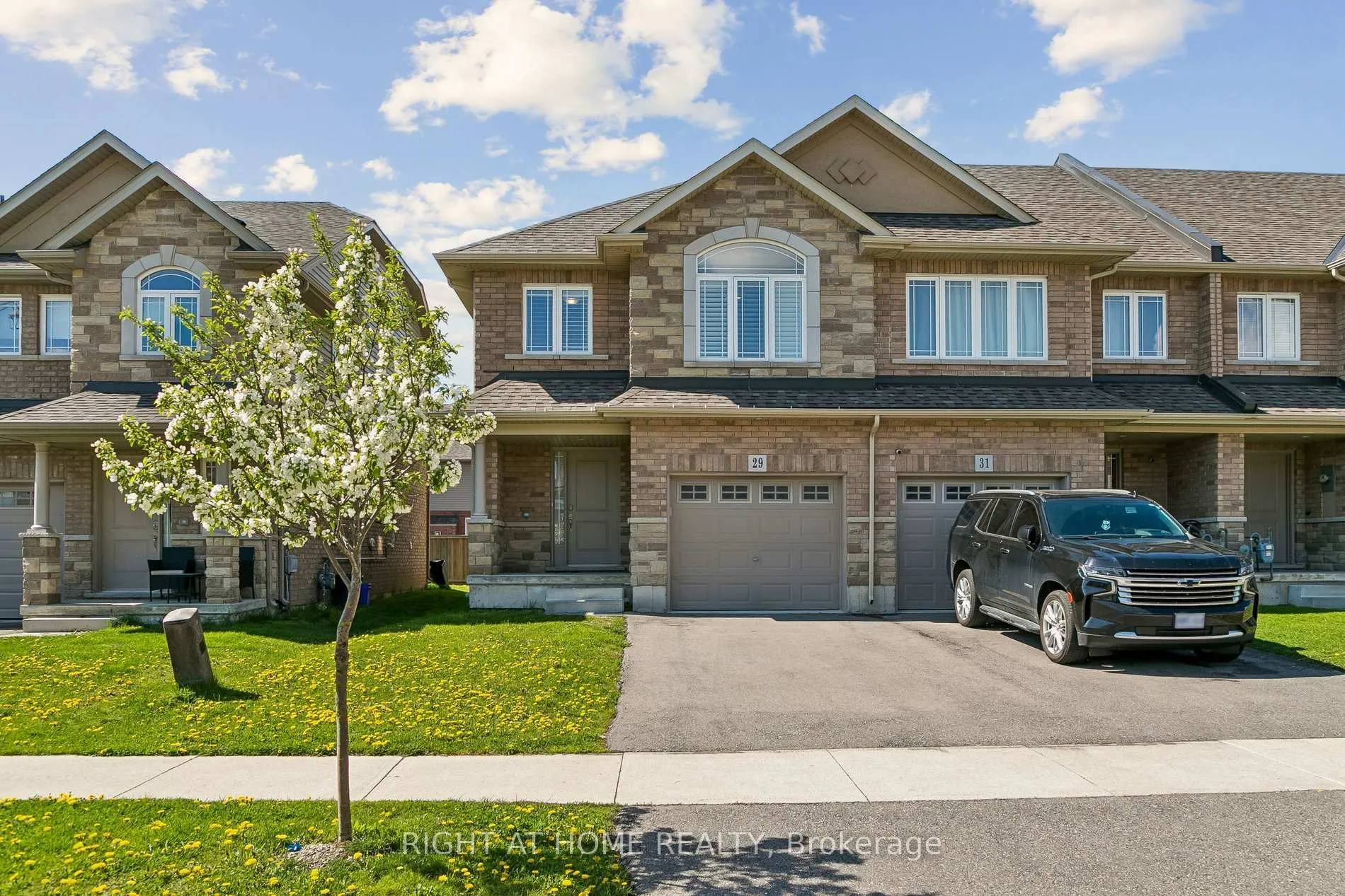 Photo 3 of 29 Bethune Avenue, Hamilton, Rural Glanbrook — HOMEH