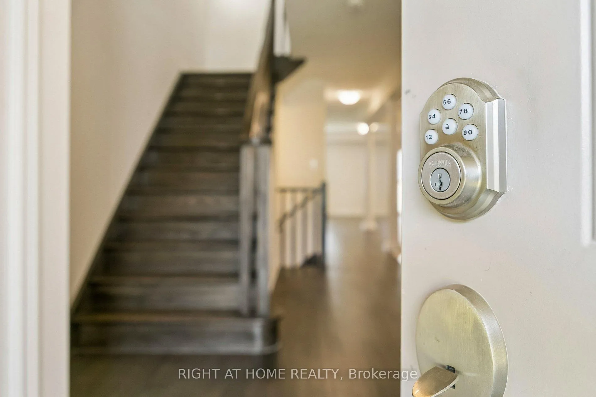 Photo 7 of 29 Bethune Avenue, Hamilton, Rural Glanbrook — HOMEH