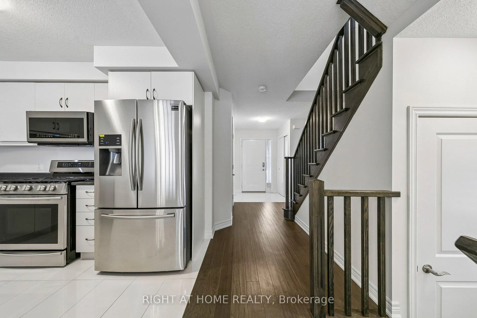 Photo 12 of 29 Bethune Avenue, Hamilton, Rural Glanbrook — HOMEH