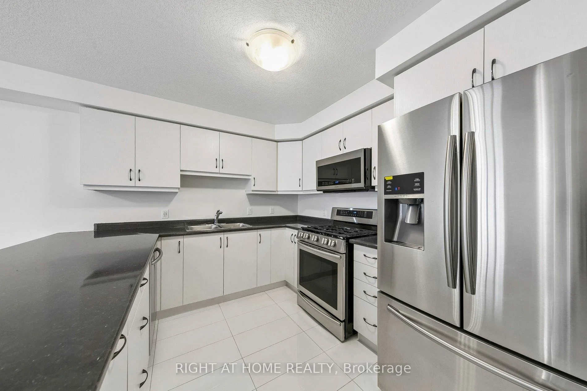 Photo 13 of 29 Bethune Avenue, Hamilton, Rural Glanbrook — HOMEH
