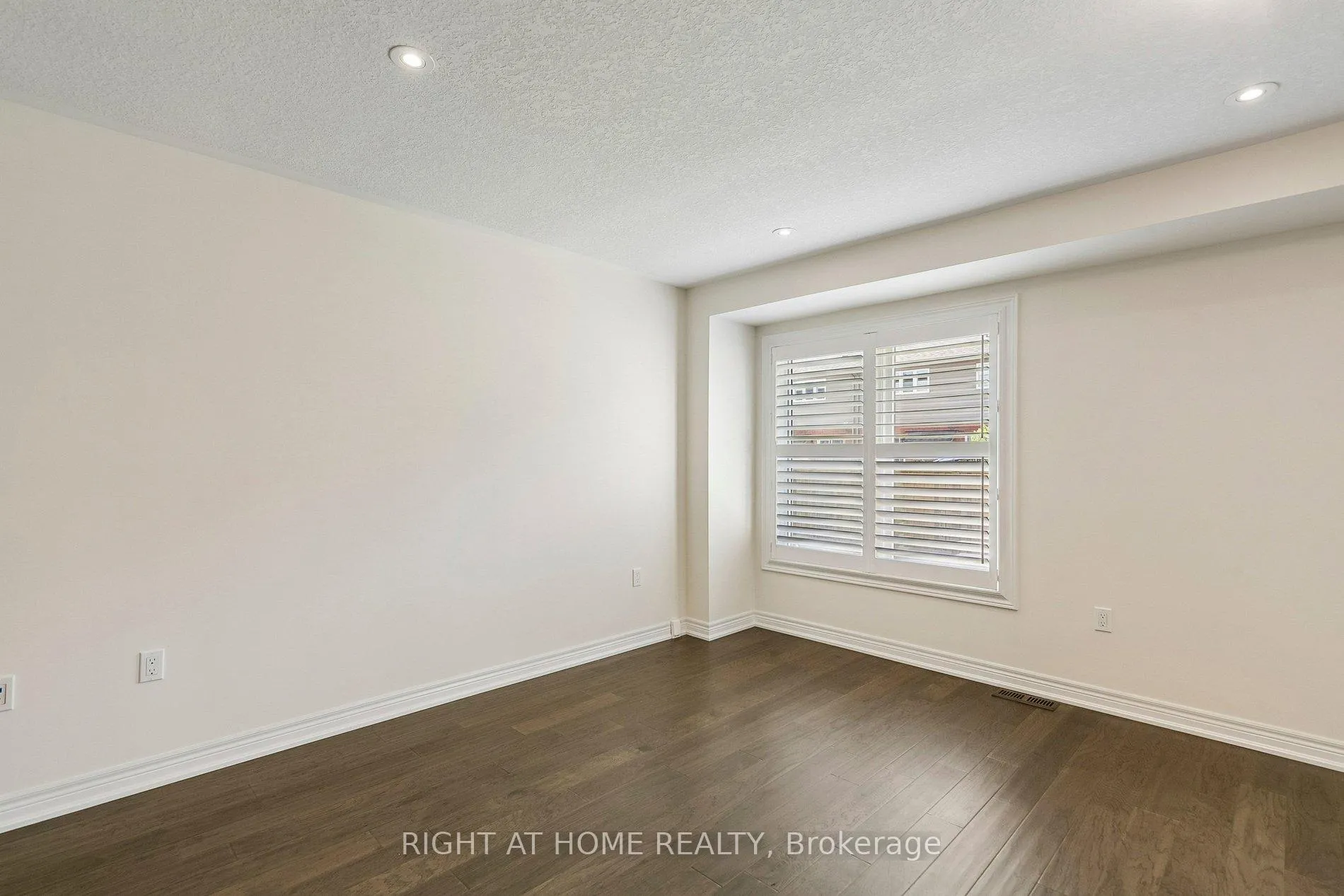 Photo 24 of 29 Bethune Avenue, Hamilton, Rural Glanbrook — HOMEH