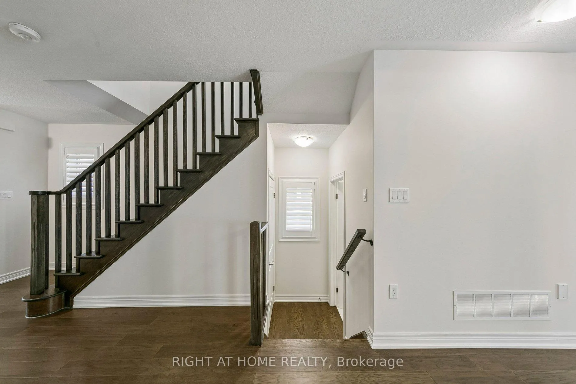 Photo 28 of 29 Bethune Avenue, Hamilton, Rural Glanbrook — HOMEH
