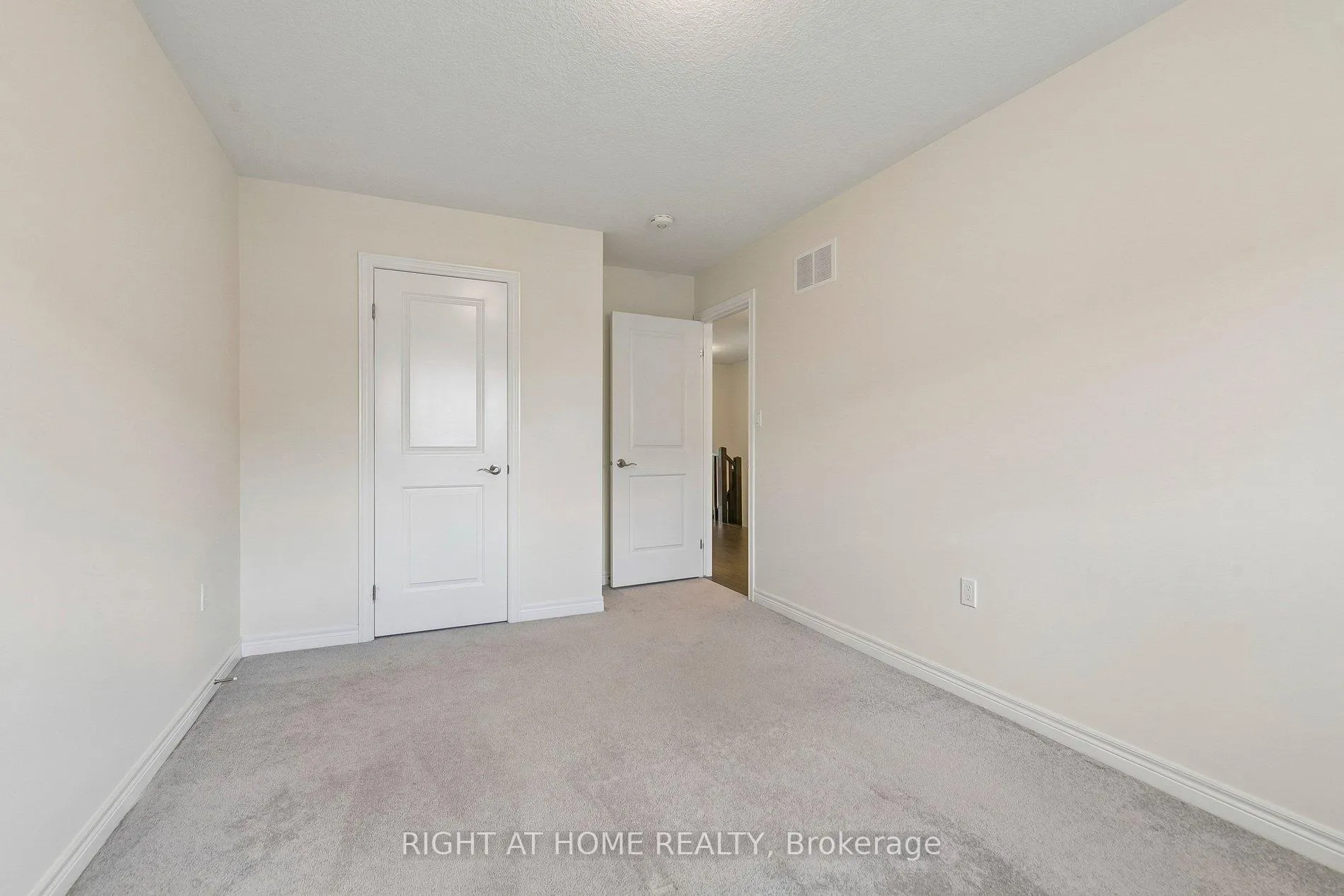 Photo 37 of 29 Bethune Avenue, Hamilton, Rural Glanbrook — HOMEH