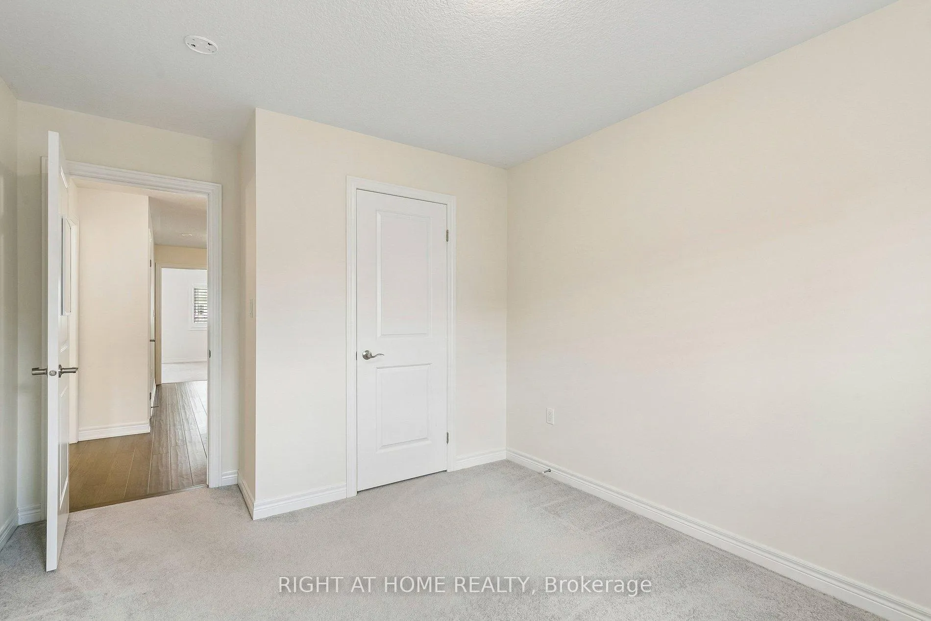 Photo 39 of 29 Bethune Avenue, Hamilton, Rural Glanbrook — HOMEH