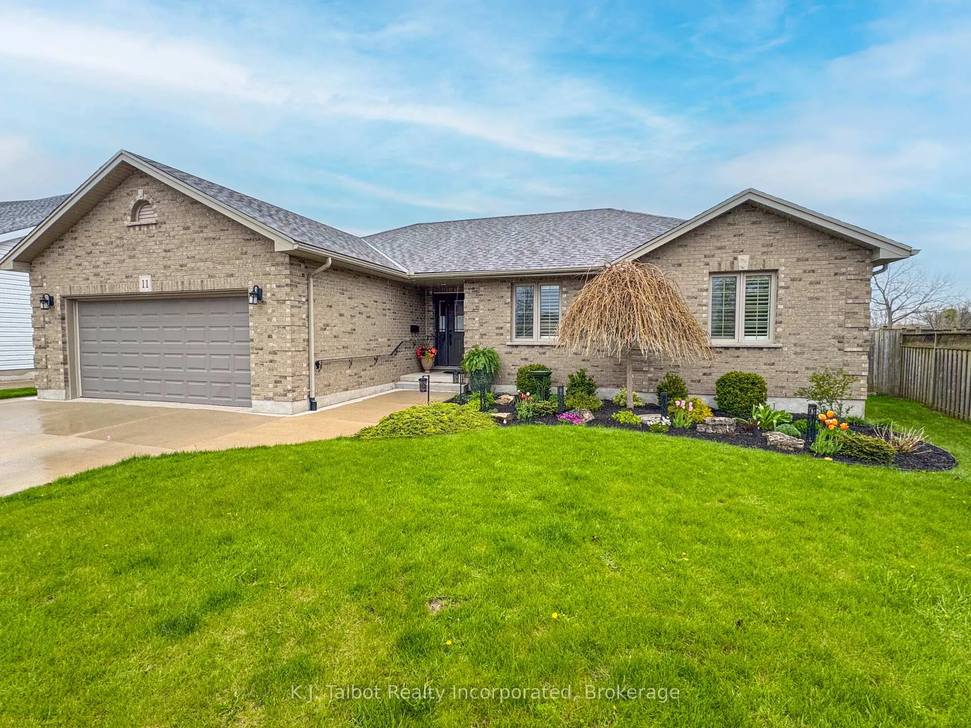 Photo 1 of 11 Lee Crescent, Goderich, Goderich (Town) — HOMEH
