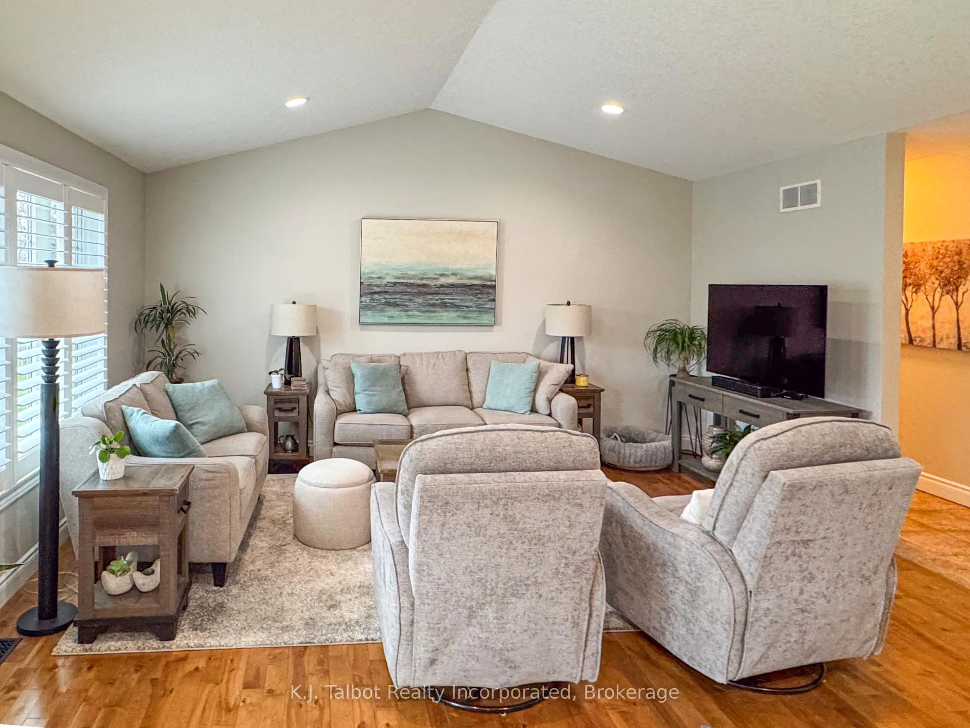 Photo 4 of 11 Lee Crescent, Goderich, Goderich (Town) — HOMEH