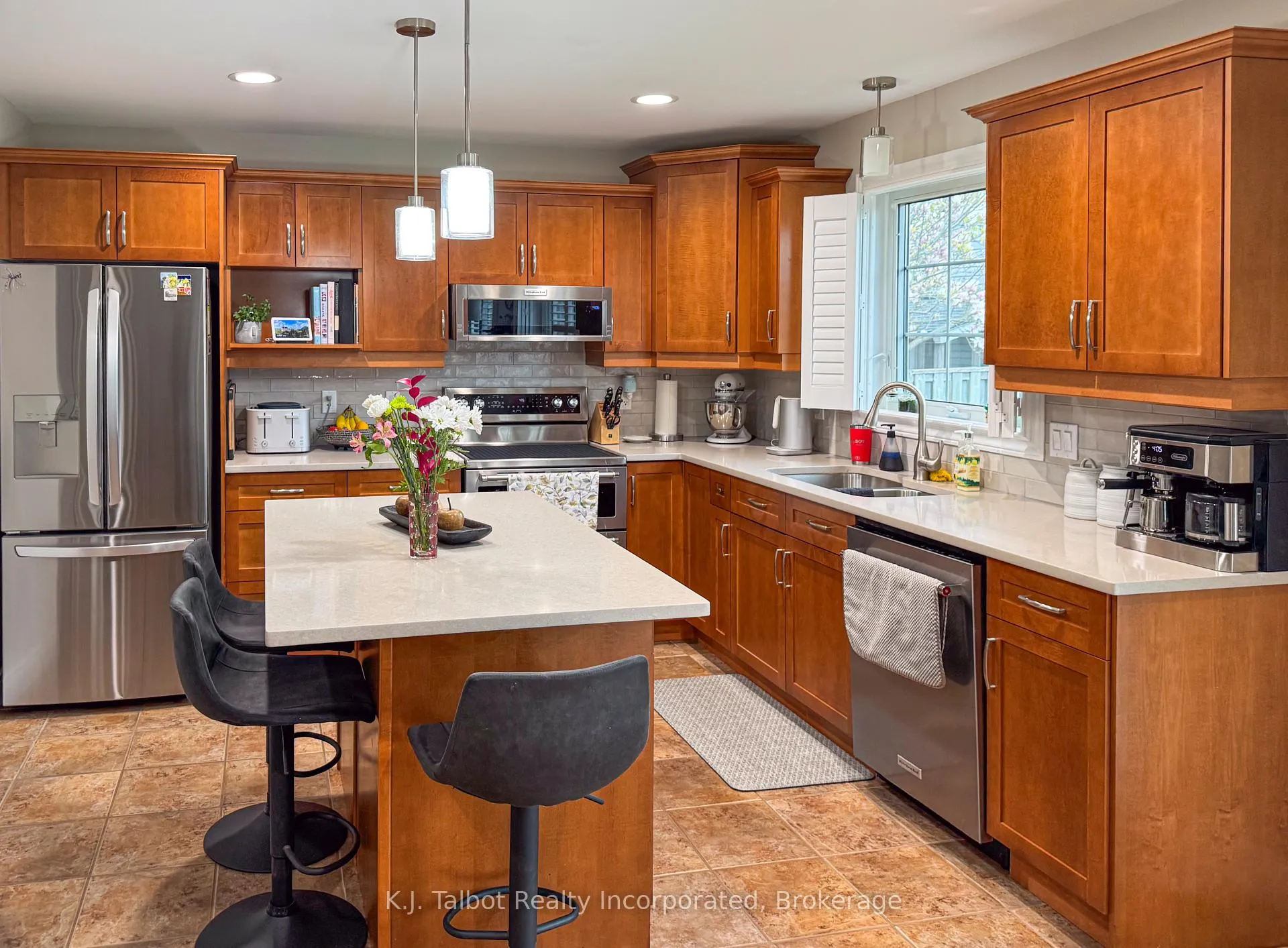 Photo 7 of 11 Lee Crescent, Goderich, Goderich (Town) — HOMEH