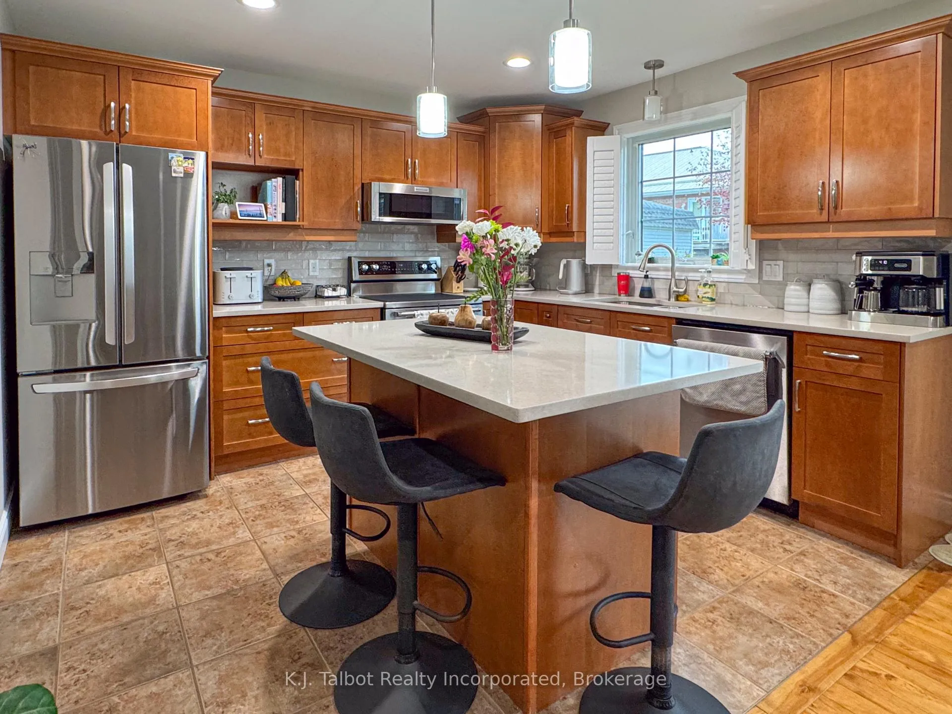 Photo 8 of 11 Lee Crescent, Goderich, Goderich (Town) — HOMEH