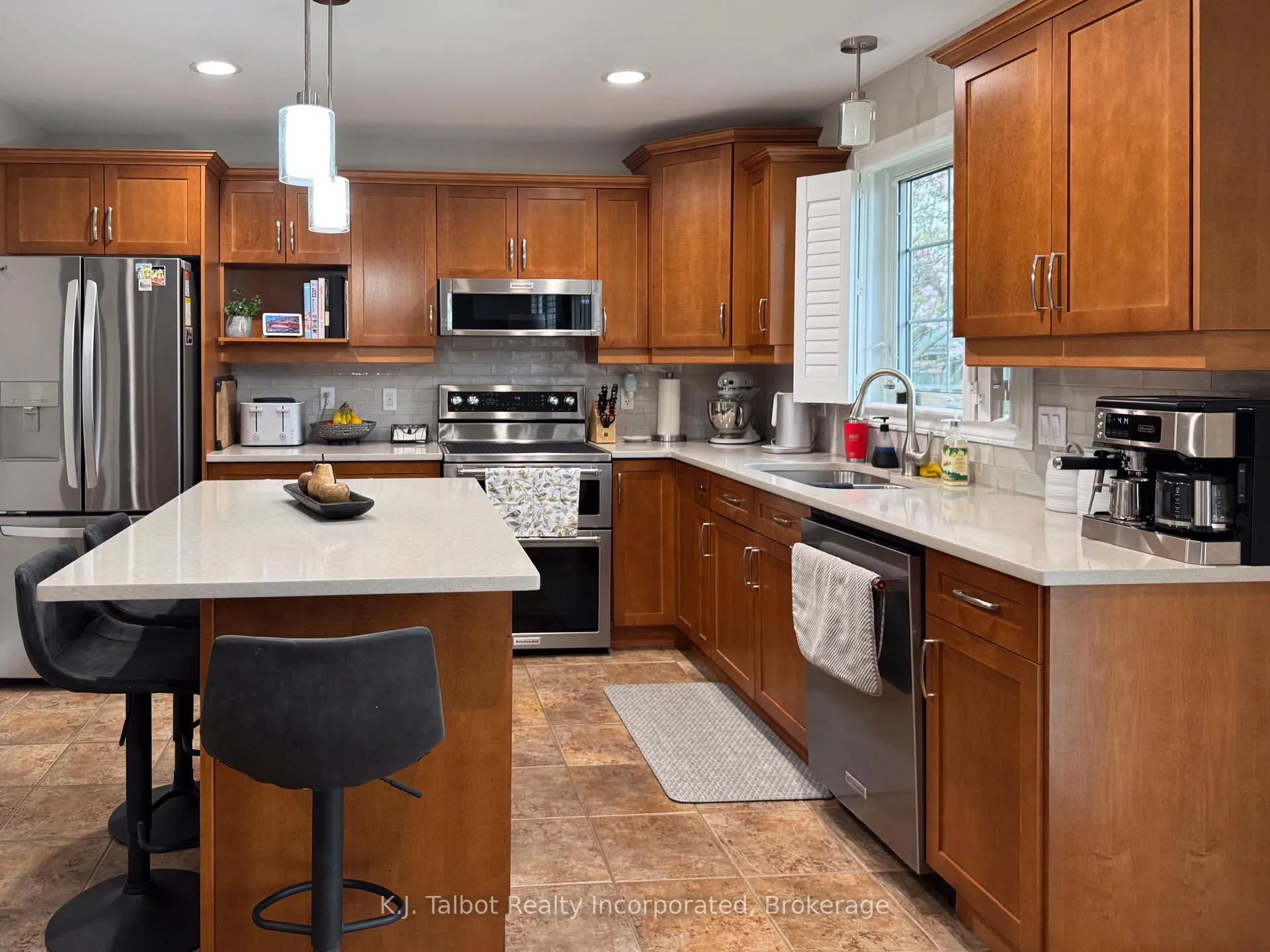 Photo 9 of 11 Lee Crescent, Goderich, Goderich (Town) — HOMEH
