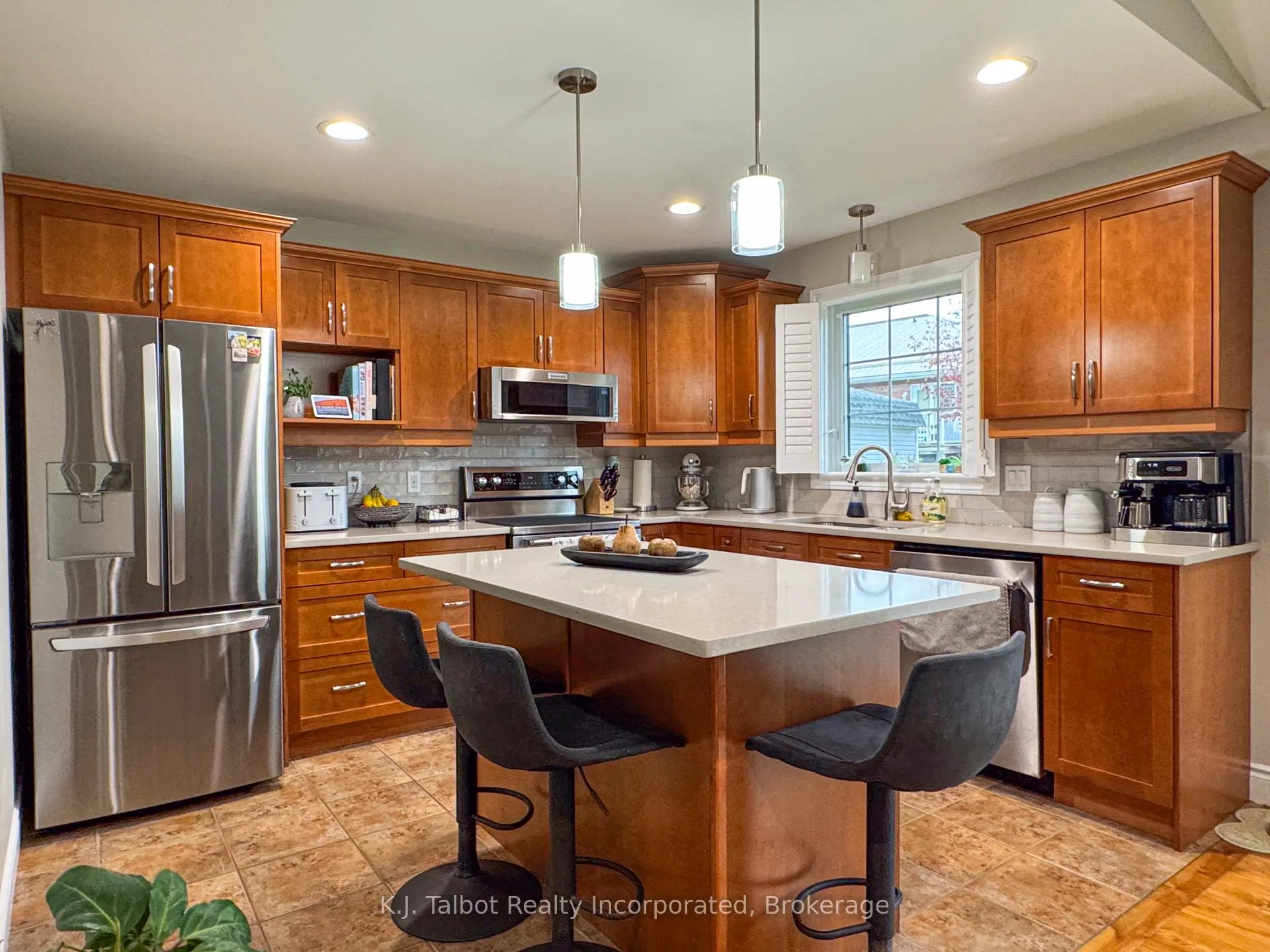 Photo 10 of 11 Lee Crescent, Goderich, Goderich (Town) — HOMEH