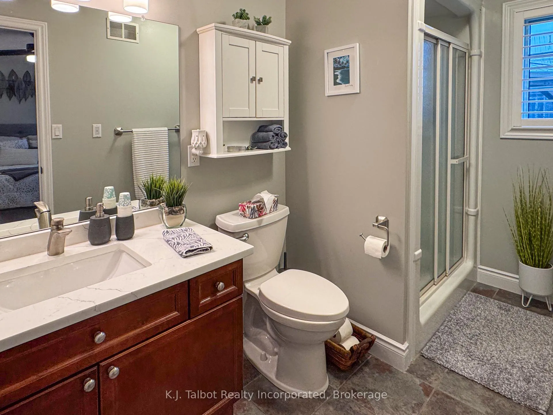 Photo 13 of 11 Lee Crescent, Goderich, Goderich (Town) — HOMEH