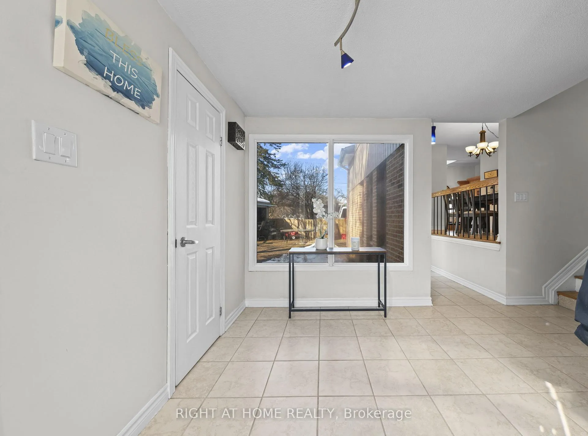 Photo 3 of 7027 Estoril Road, Mississauga, Meadowvale — HOMEH