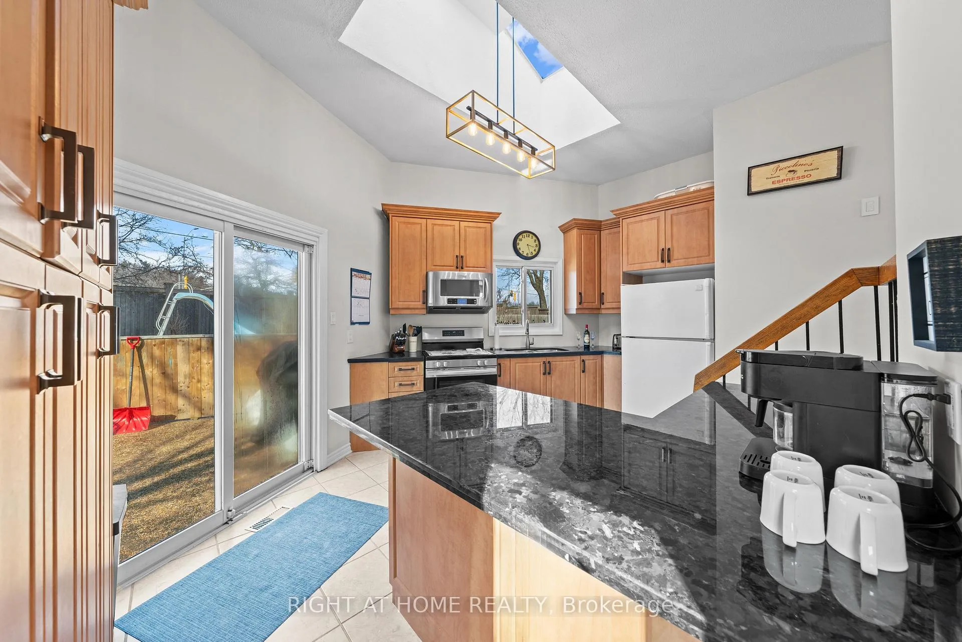 Photo 6 of 7027 Estoril Road, Mississauga, Meadowvale — HOMEH