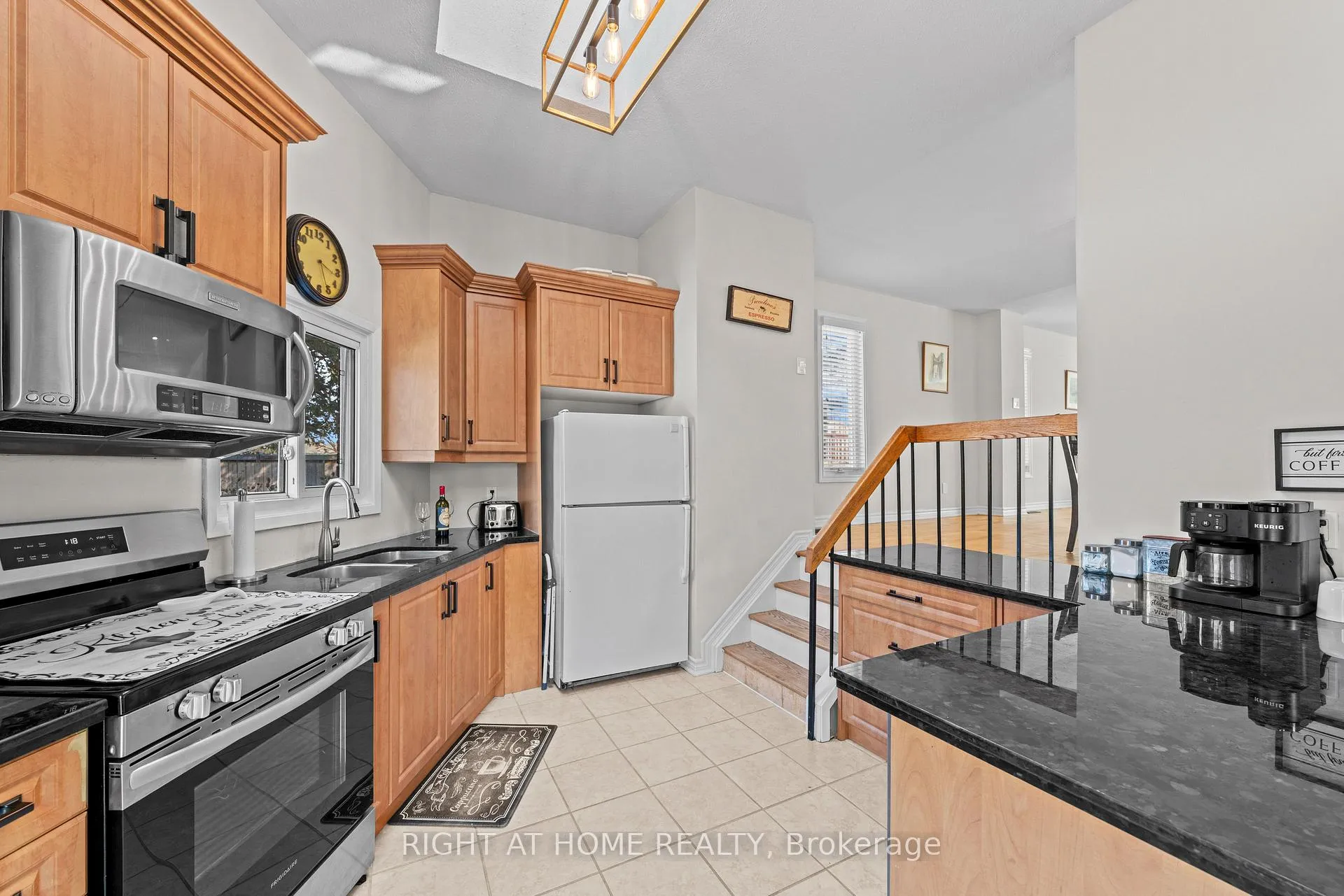 Photo 7 of 7027 Estoril Road, Mississauga, Meadowvale — HOMEH