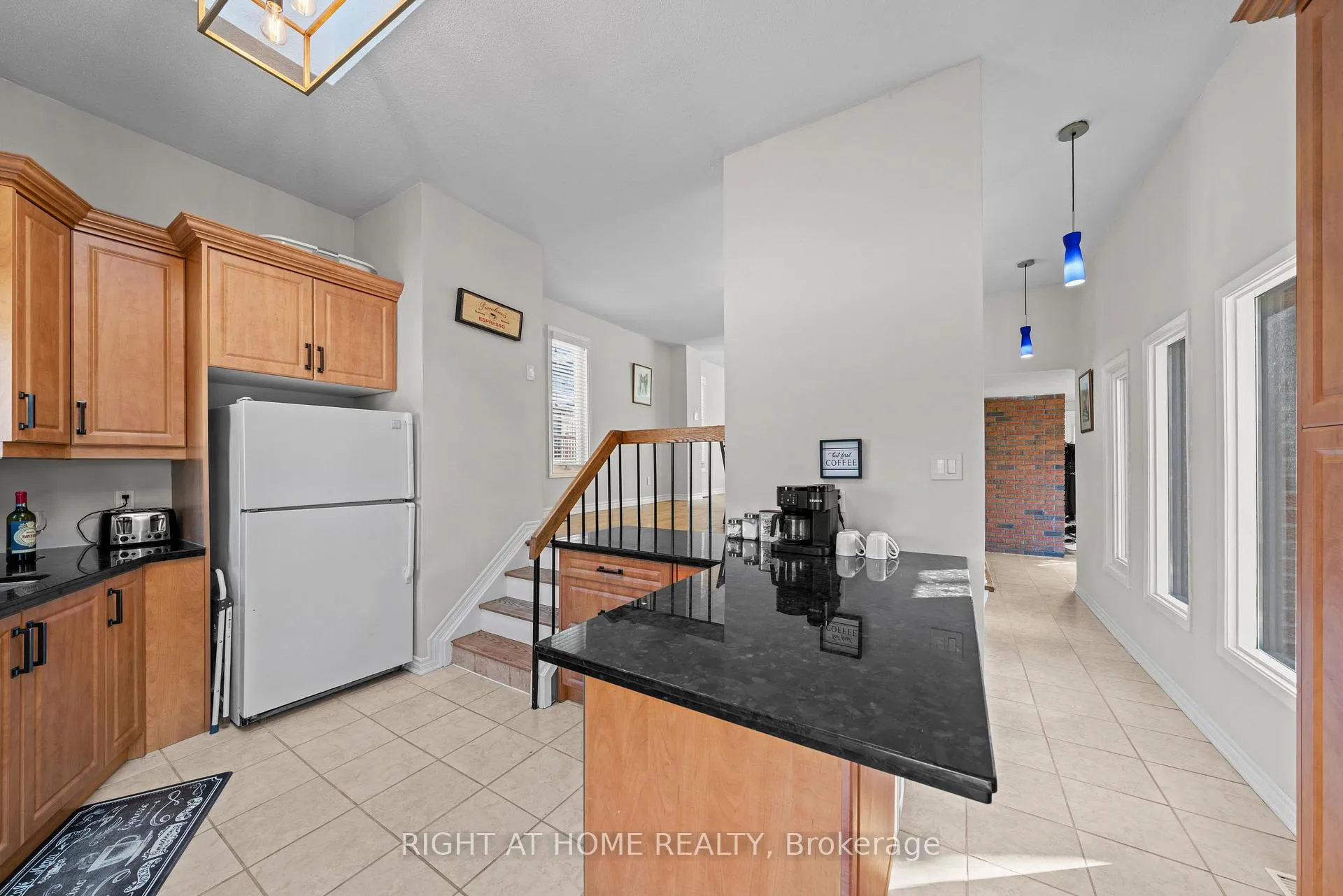 Photo 8 of 7027 Estoril Road, Mississauga, Meadowvale — HOMEH