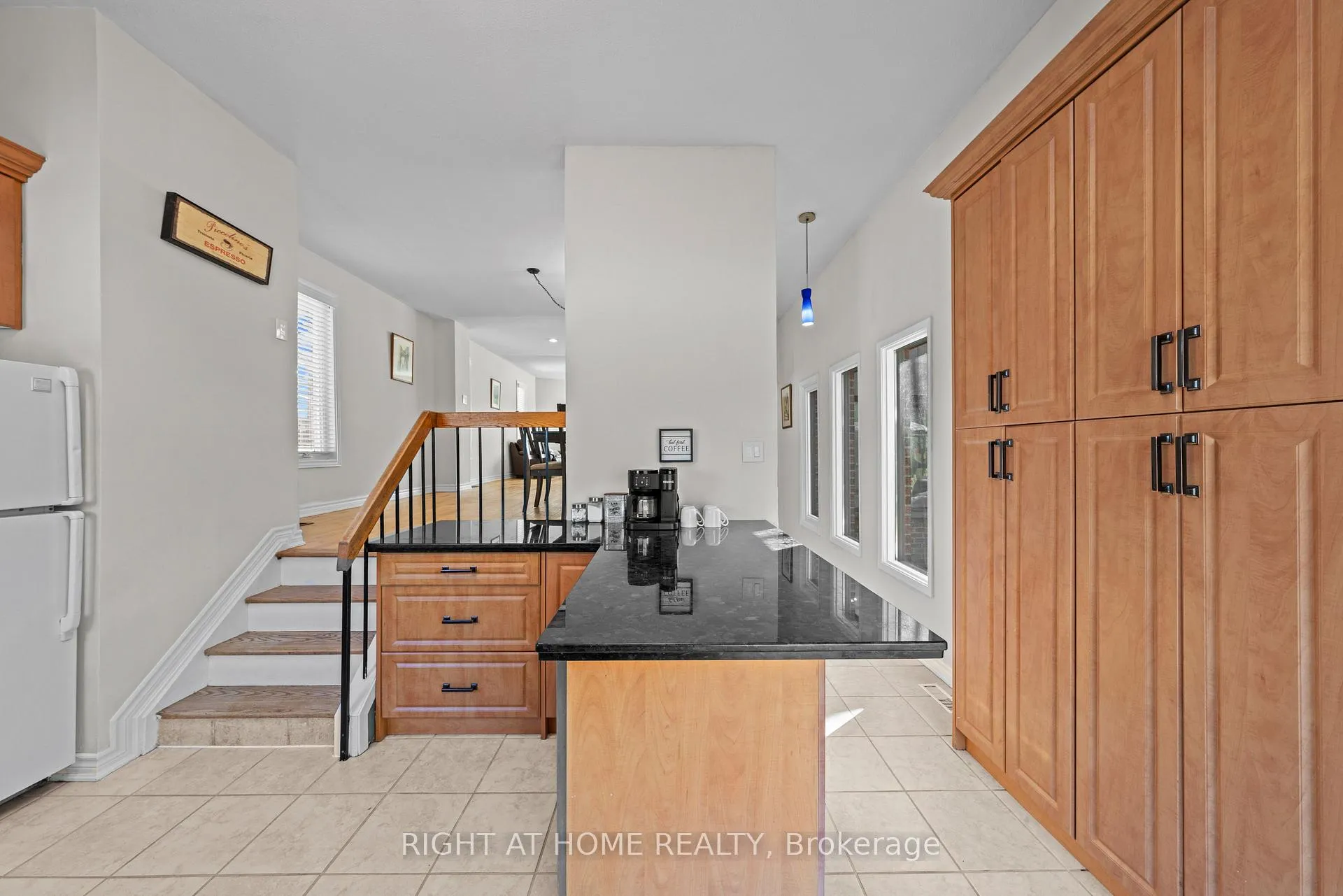 Photo 9 of 7027 Estoril Road, Mississauga, Meadowvale — HOMEH