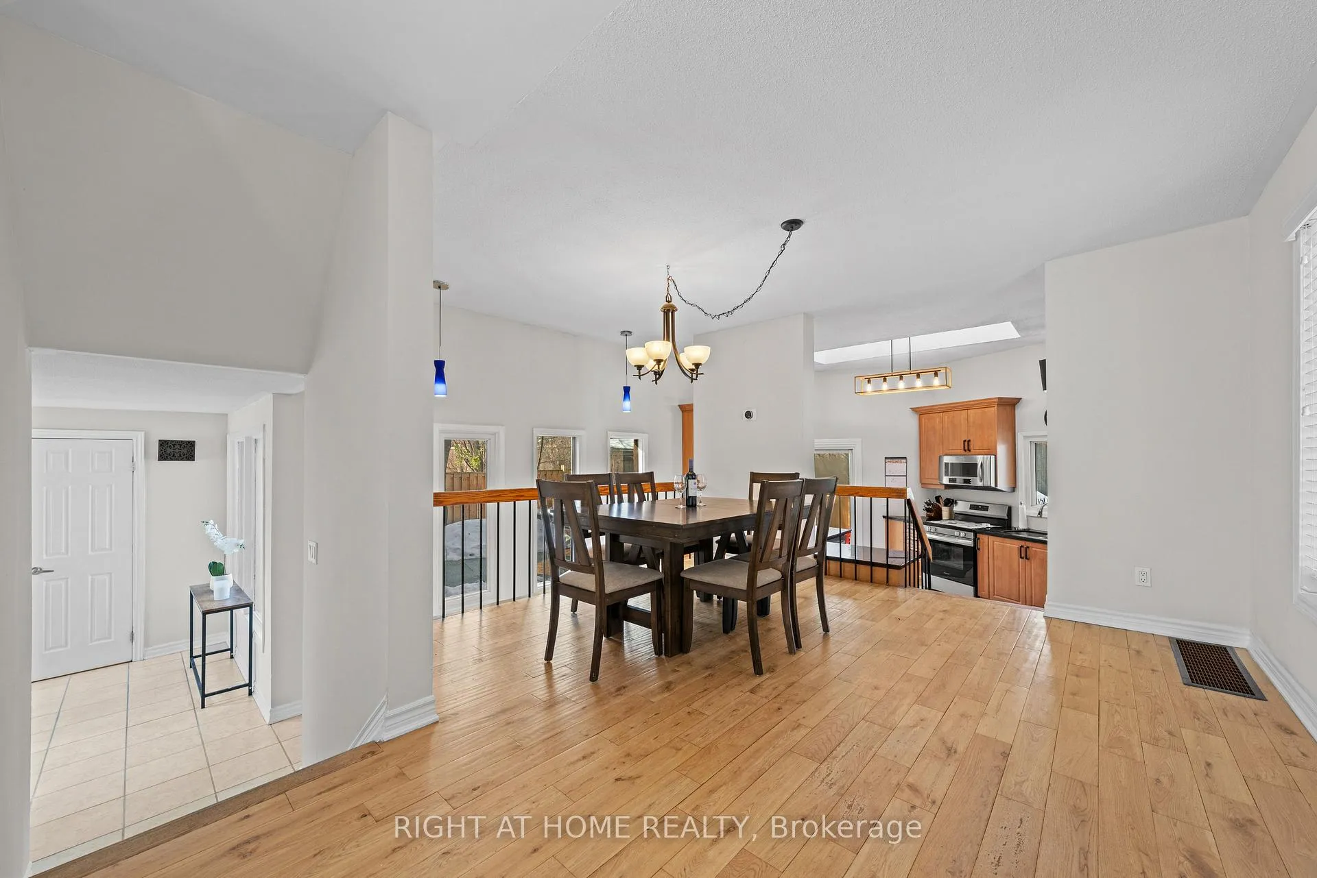 Photo 12 of 7027 Estoril Road, Mississauga, Meadowvale — HOMEH