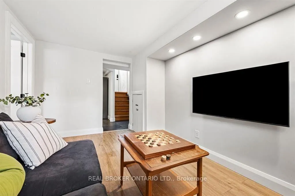 Photo 2 of Unit 2, 2061 Featherston Drive, Ottawa, Guildwood Estates - Urbandale Acres — HOMEH