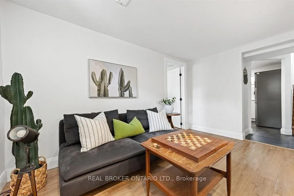 Photo 4 of Unit 2, 2061 Featherston Drive, Ottawa, Guildwood Estates - Urbandale Acres — HOMEH