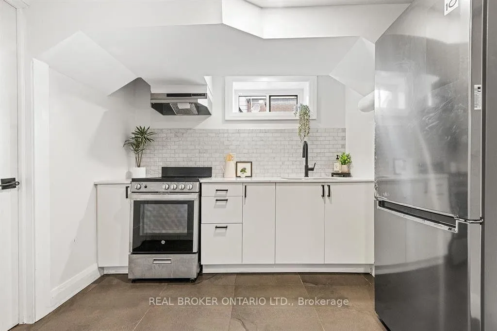 Photo 5 of Unit 2, 2061 Featherston Drive, Ottawa, Guildwood Estates - Urbandale Acres — HOMEH