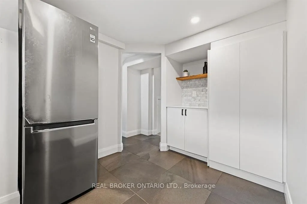 Photo 6 of Unit 2, 2061 Featherston Drive, Ottawa, Guildwood Estates - Urbandale Acres — HOMEH