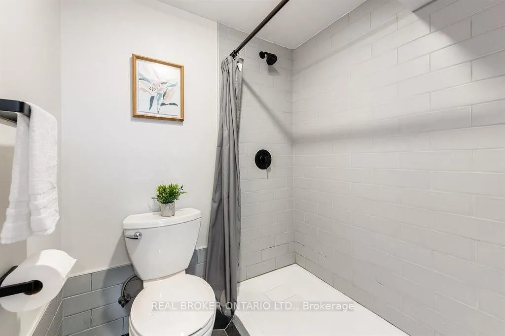 Photo 10 of Unit 2, 2061 Featherston Drive, Ottawa, Guildwood Estates - Urbandale Acres — HOMEH
