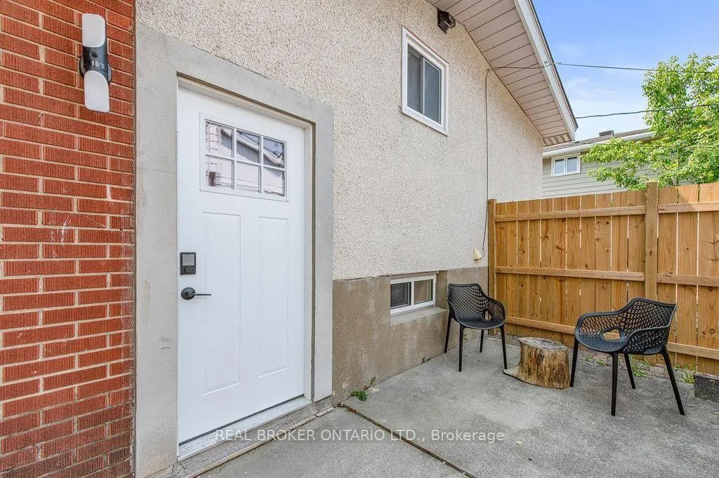Photo 12 of Unit 2, 2061 Featherston Drive, Ottawa, Guildwood Estates - Urbandale Acres — HOMEH