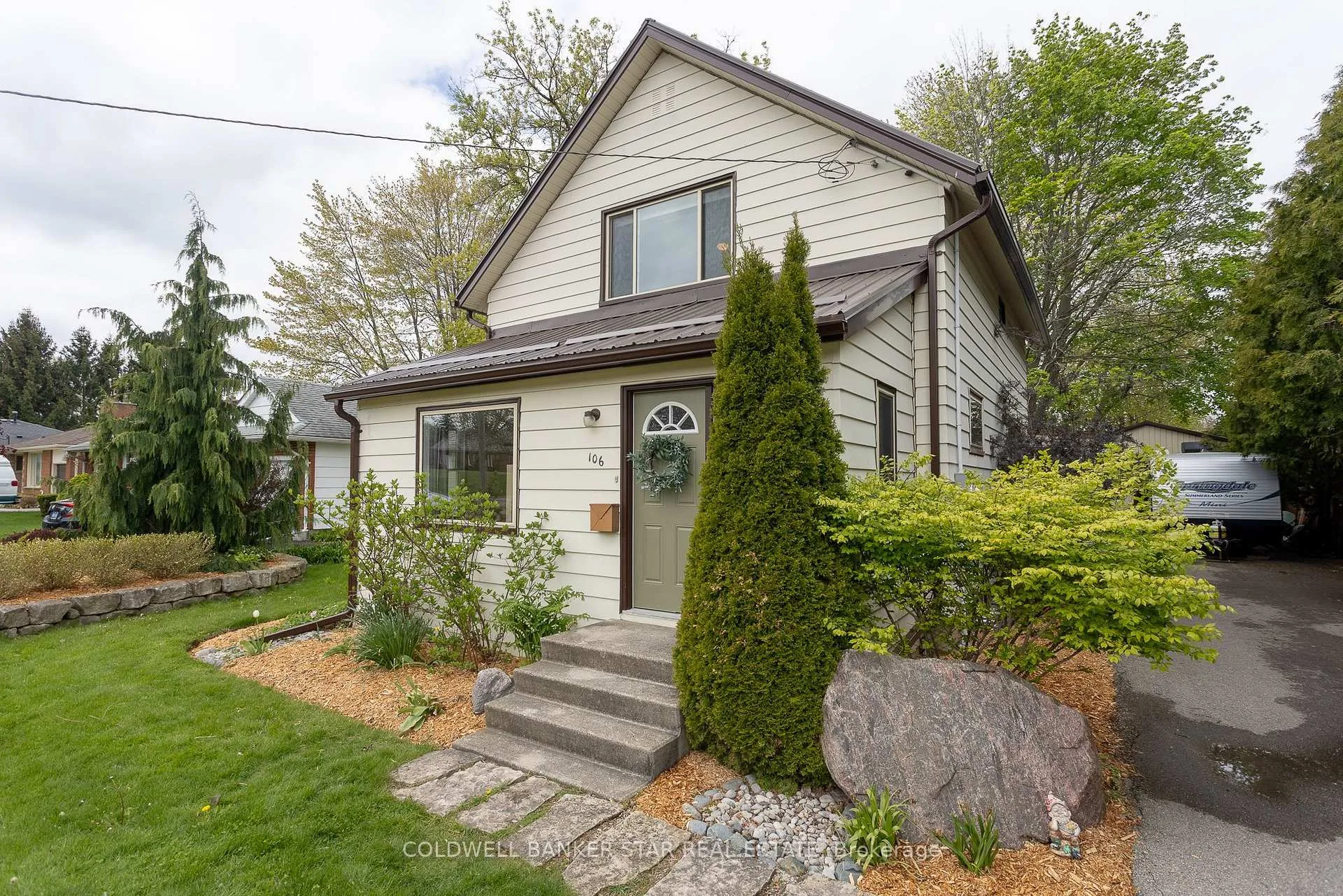 Photo 2 of 106 Fairview Avenue, St. Thomas — HOMEH