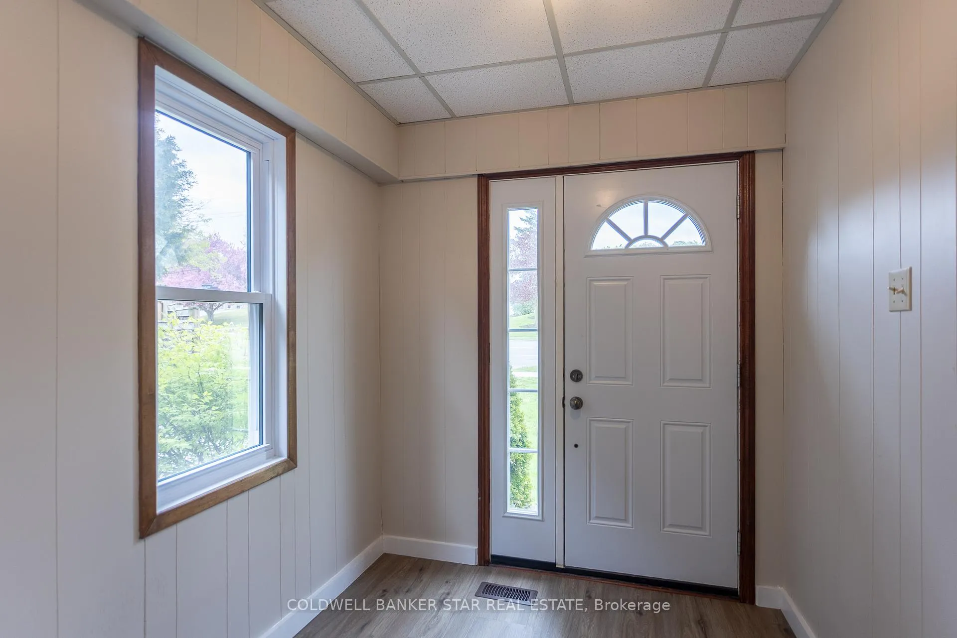 Photo 4 of 106 Fairview Avenue, St. Thomas — HOMEH