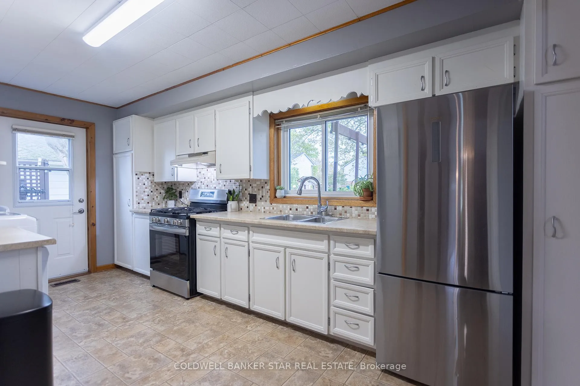 Photo 15 of 106 Fairview Avenue, St. Thomas — HOMEH