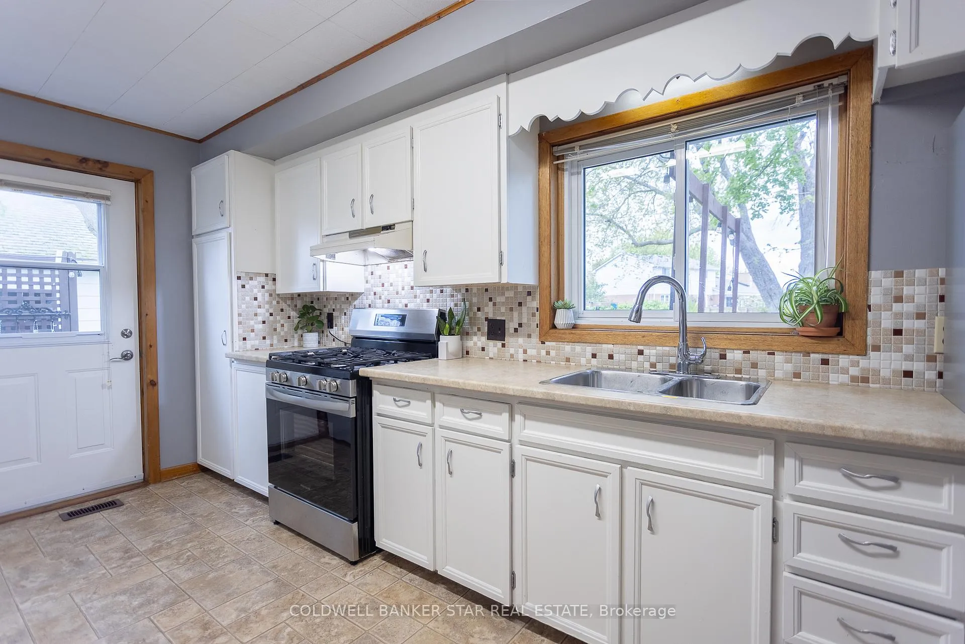 Photo 16 of 106 Fairview Avenue, St. Thomas — HOMEH