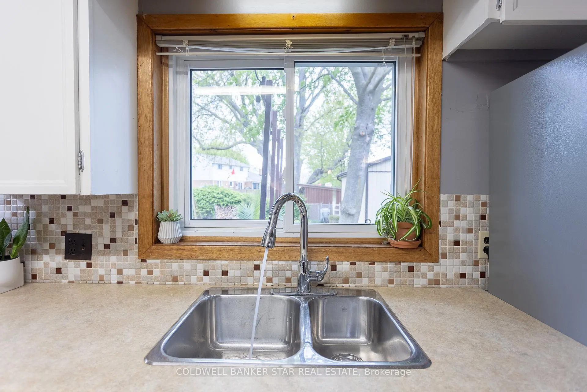 Photo 17 of 106 Fairview Avenue, St. Thomas — HOMEH