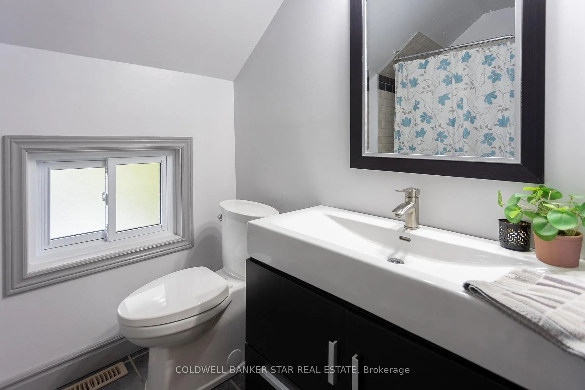 Photo 34 of 106 Fairview Avenue, St. Thomas — HOMEH