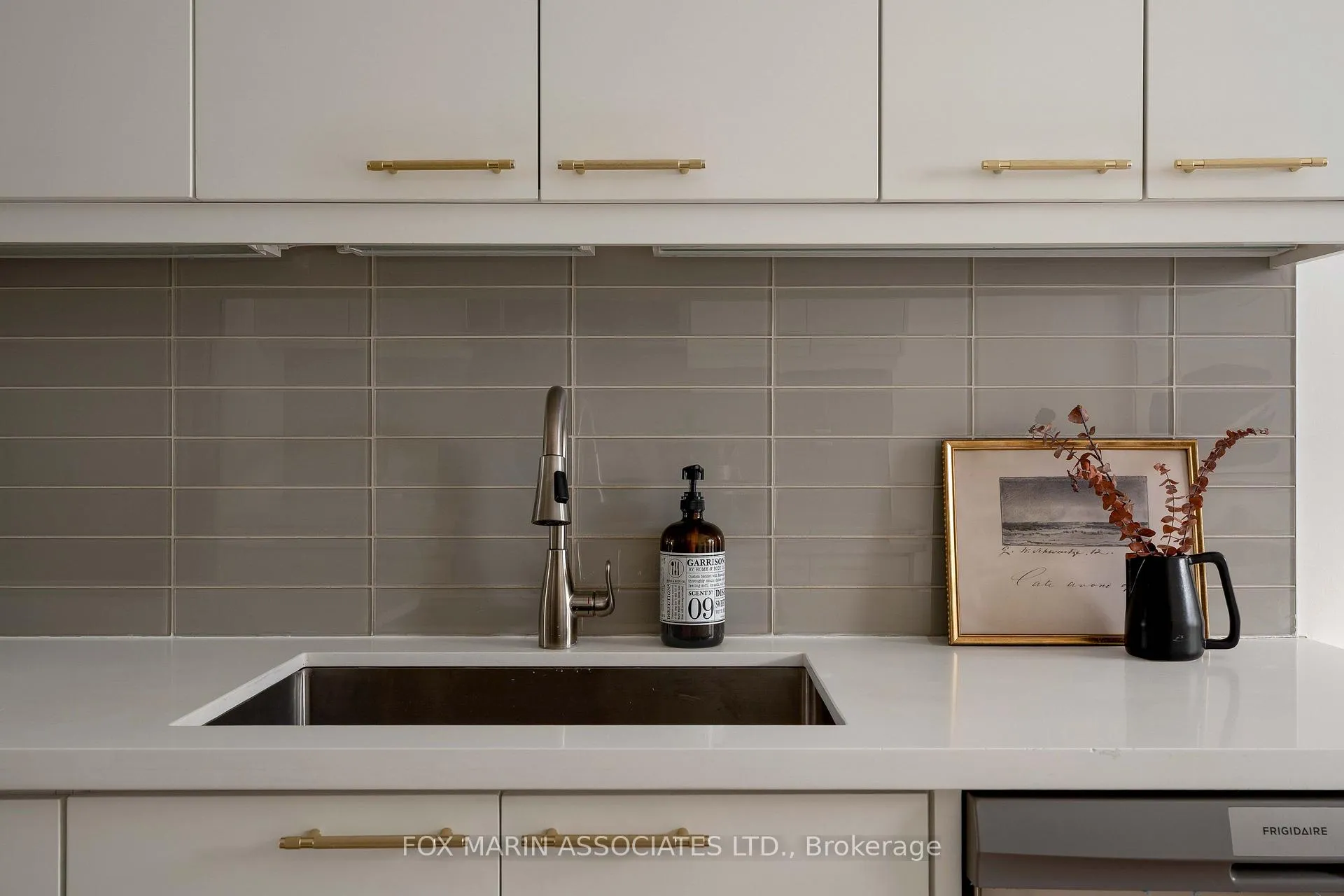 Photo 14 of 95 Walnut Avenue, Toronto, Niagara — HOMEH