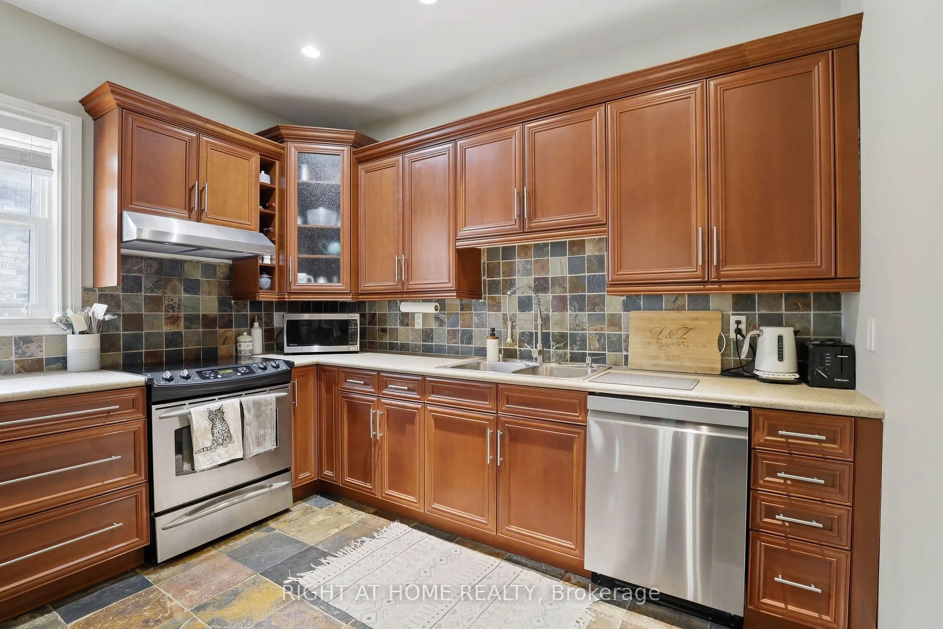 Photo 15 of Unit Upper, 39 Craig Street, London, South F — HOMEH