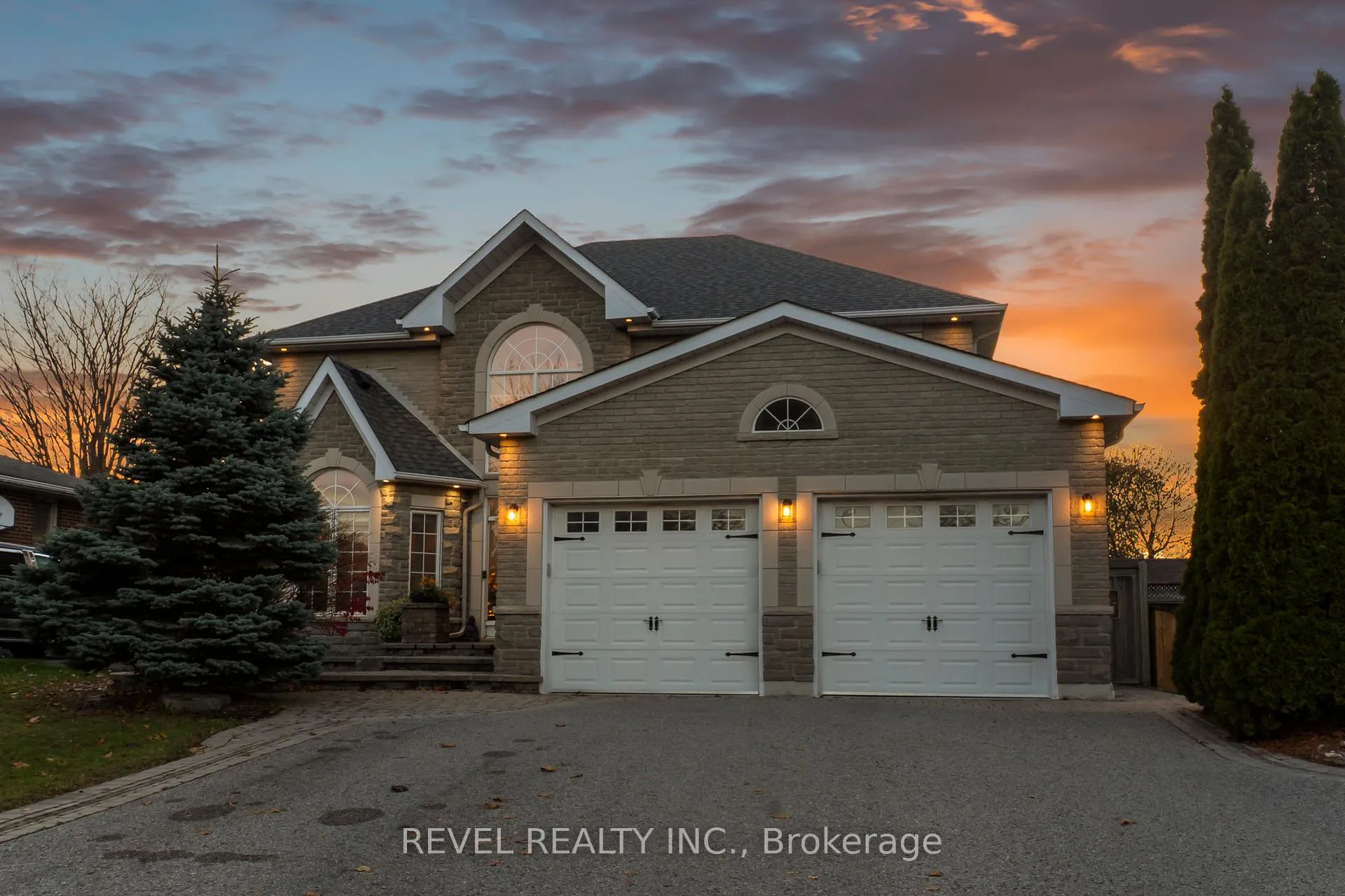 Photo 1 of 70 Applewood Crescent, Whitby, Blue Grass Meadows — HOMEH