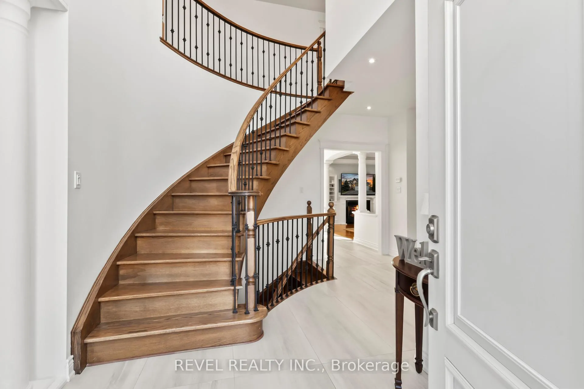 Photo 4 of 70 Applewood Crescent, Whitby, Blue Grass Meadows — HOMEH