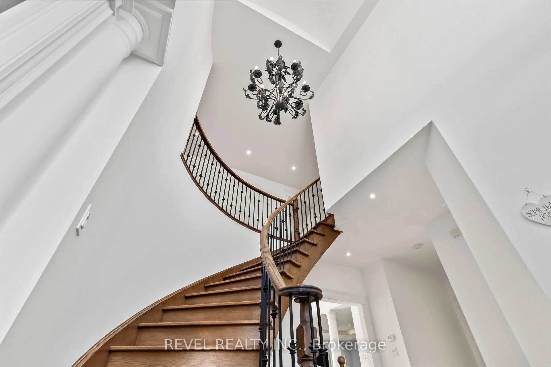 Photo 5 of 70 Applewood Crescent, Whitby, Blue Grass Meadows — HOMEH