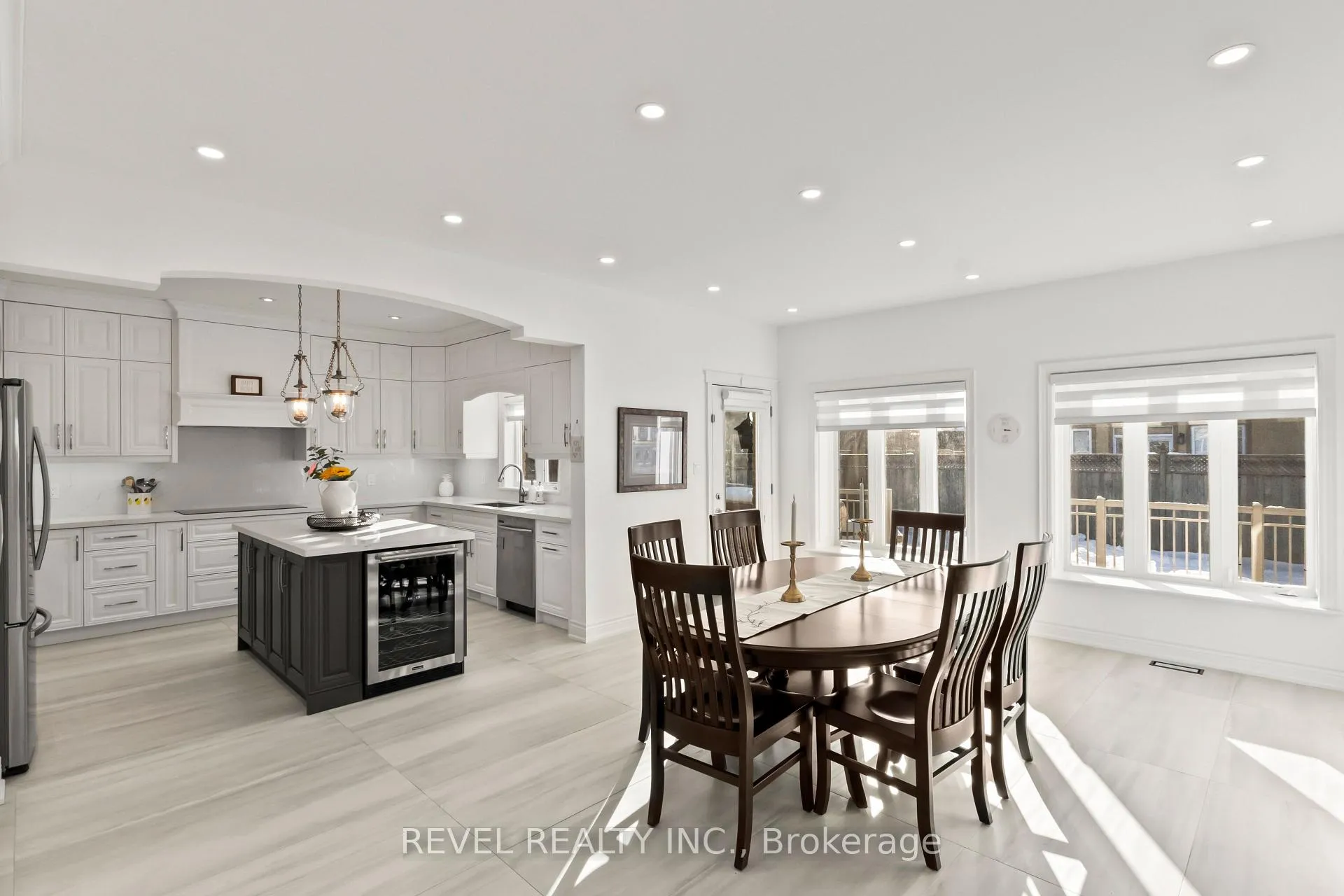 Photo 6 of 70 Applewood Crescent, Whitby, Blue Grass Meadows — HOMEH